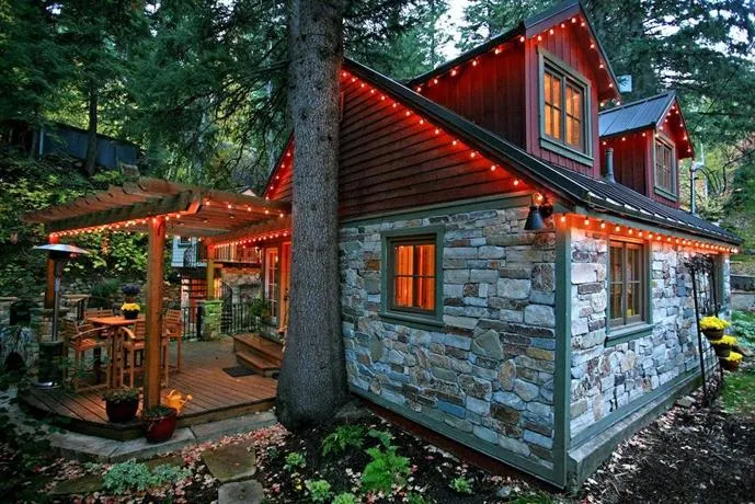 Storybook Stone Cottage 2 Bedrooms 1 Bathroom Cabin - Image 1