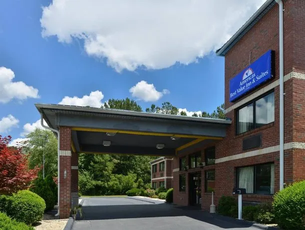 Americas Best Value Inn Warsaw - Image 1
