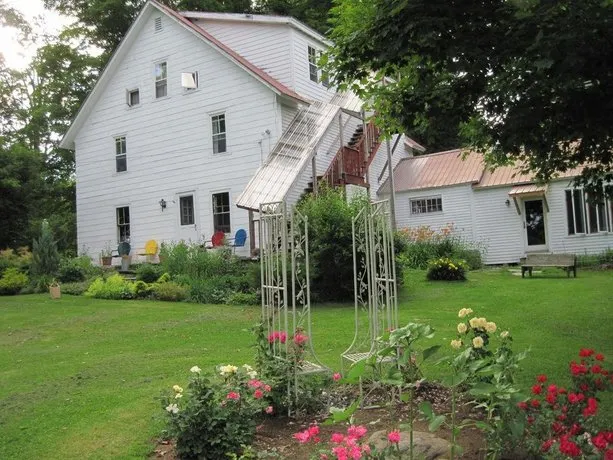 Maple House Bed And Breakfast - Image 1