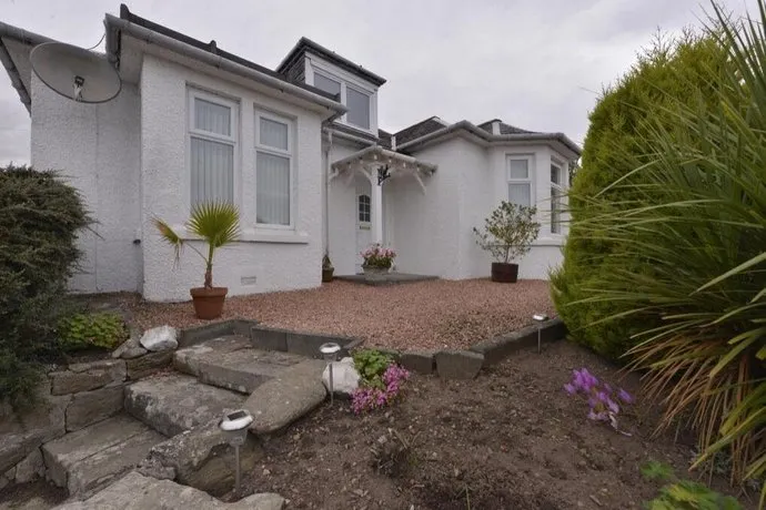 Lochnagar bed and breakfast - Image 1