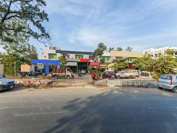 Hotel Dream Line Lodging & Boarding by OYO Rooms - Image 1