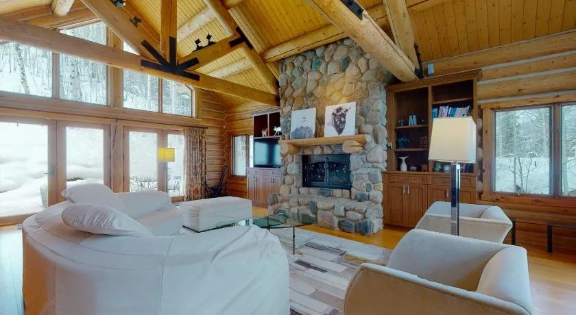 Spacious Mountain Retreat In East Vail - Image 1
