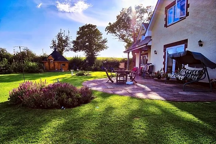 Henbere Farm B&B - Image 1