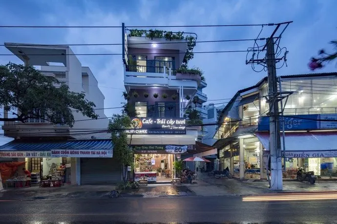 Alan Hostel - Image 1