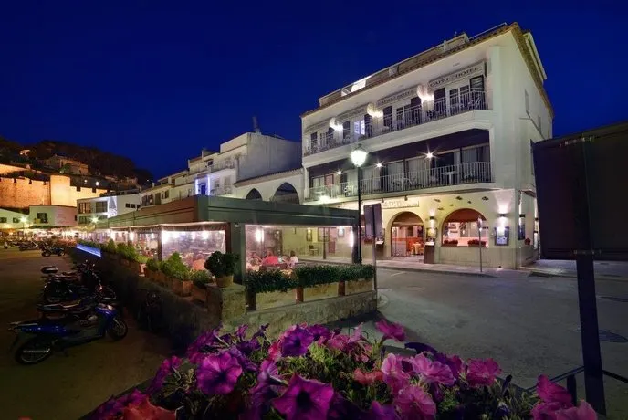 Hotel Capri - Image 1