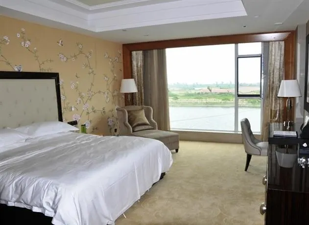 Dandong Pearl-lsland Golf Club - Image 1