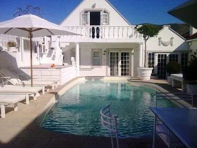 Mitchells Guest House - Image 1