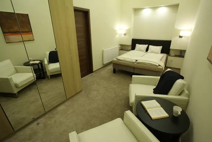 d.Five Executive Apartment - Image 1