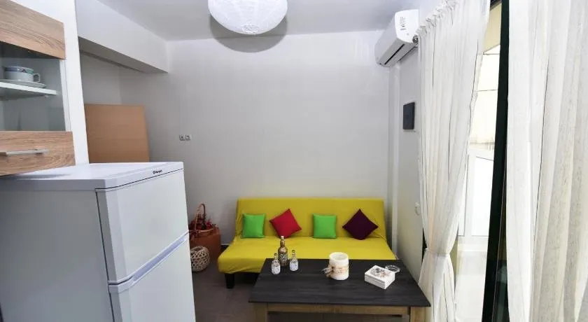 Sunflower Apartments - Image 1