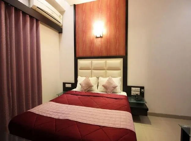 Hotel Royal Palace Ahmedabad - Image 1