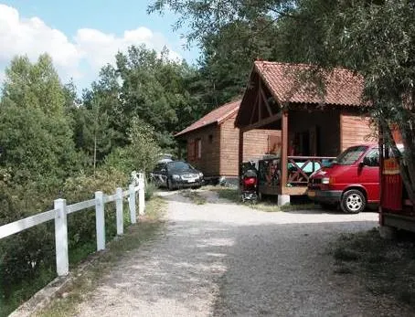 Le camping la Pinède - Image 1