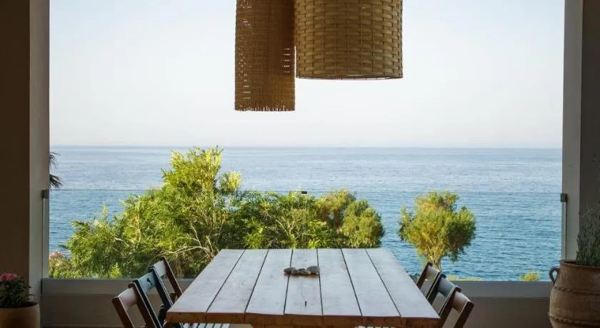 Alikes Villa - Image 1