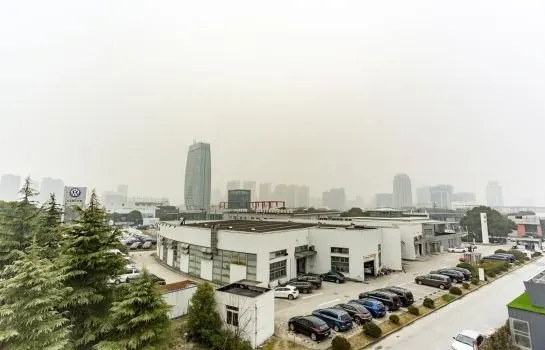 Qingfeng Garden Hotel - Image 1