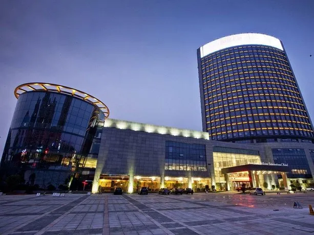 Long You West Lake Hillview International Hotel - Image 1