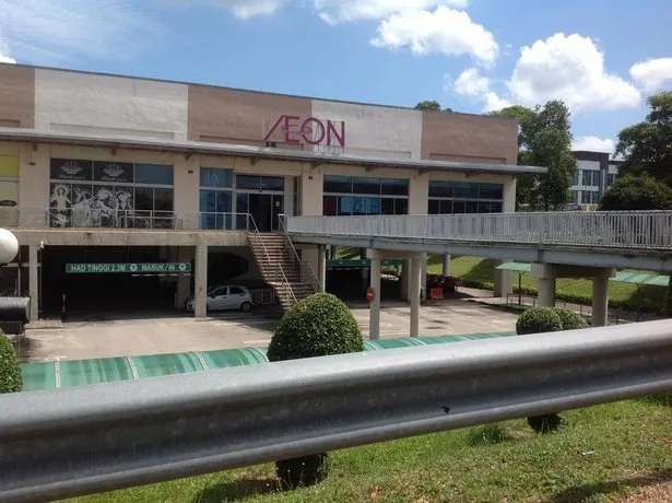 The Uni Garden Hotel - Image 1