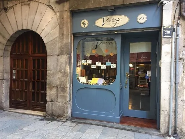 Cort Reial 3 bedrooms with shared terrace - Image 1