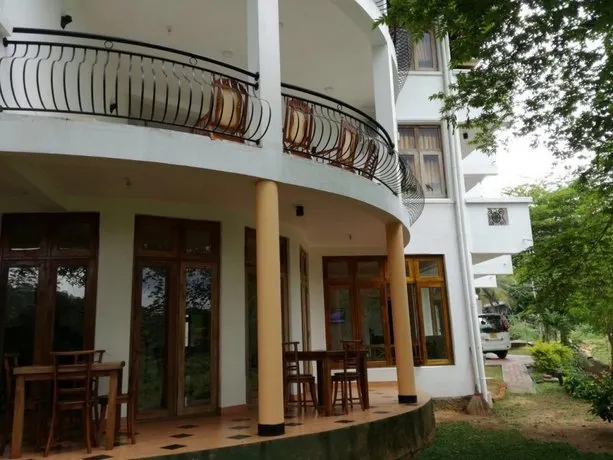 Hotel Charminn Kandy - Image 1