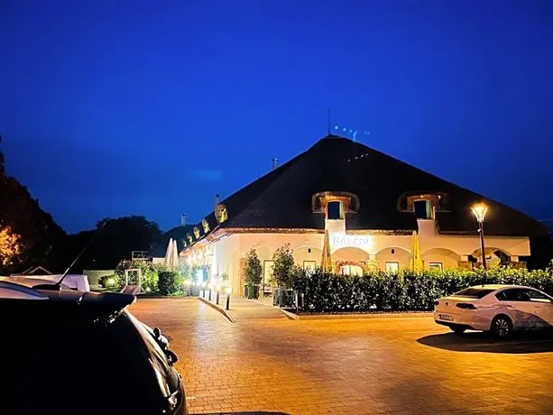 Öreg Halasz Hotel Es Etterem - Image 1