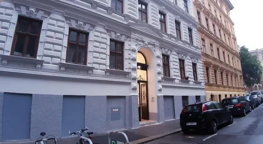 Amazing location in Vienna near Rathaus - Image 1