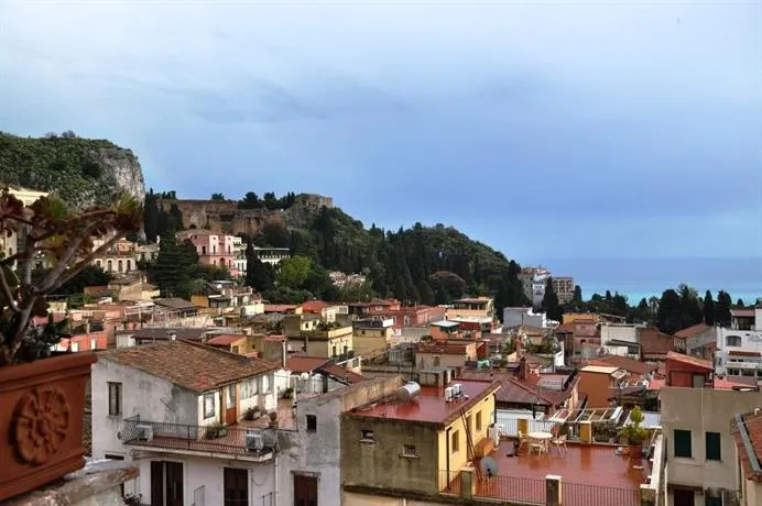 Taormina Palazzo di Ferro - Image 1