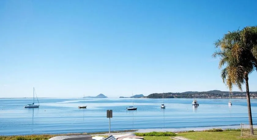Bellima Beach House', 9 Jackson Close - huge duplex with air con and fabulous views - Image 1