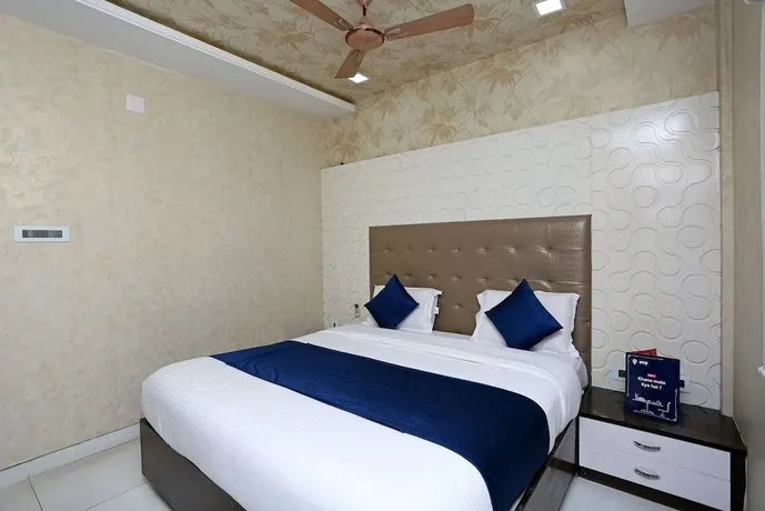 Hotel Golden Orchid - Image 1