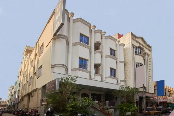 Hotel Sri Uma International - Image 1
