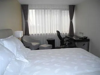 Beijing Golden Bay ApartHotel - Image 1