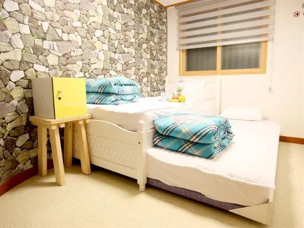 Bounce Guesthouse Hongdae - Image 1