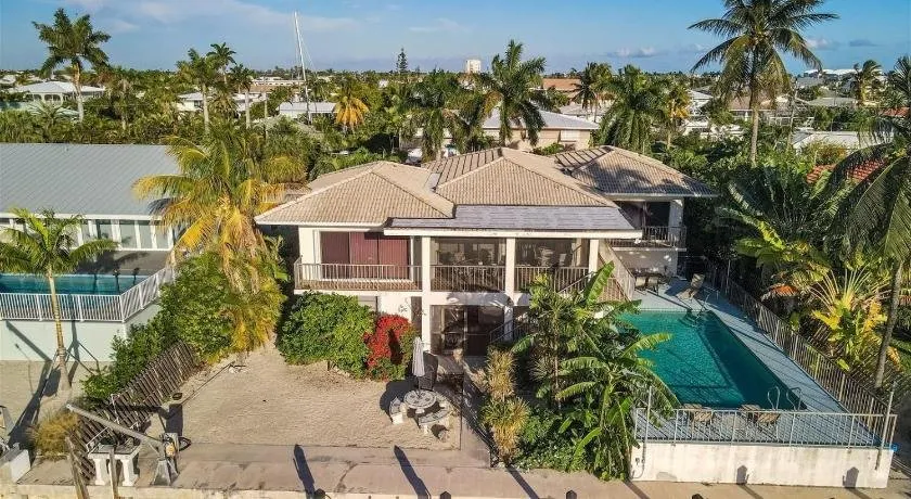371 pool for you - 3 Br home by RedAwning - Image 1