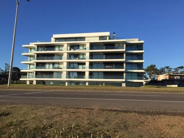 Torre Sea Breezes - Image 1