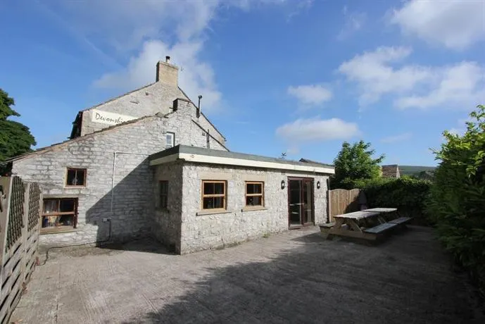 Devonshire -Sleeps 19 in 7 ensuite bedrooms great space for all groups - Image 1