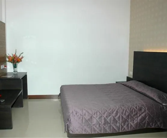 Hotel Status Club - Image 1