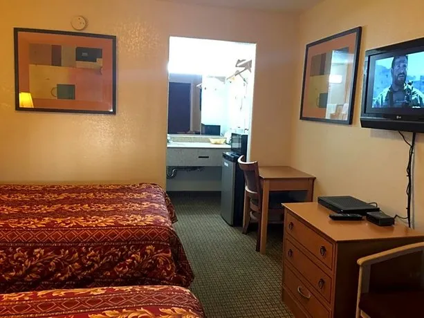 Economy Inn - Image 1