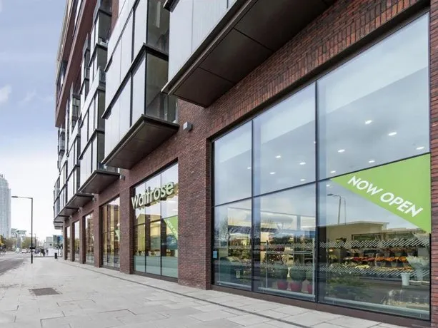 Riverlight Quay Luxury 2 bed flat - Image 1