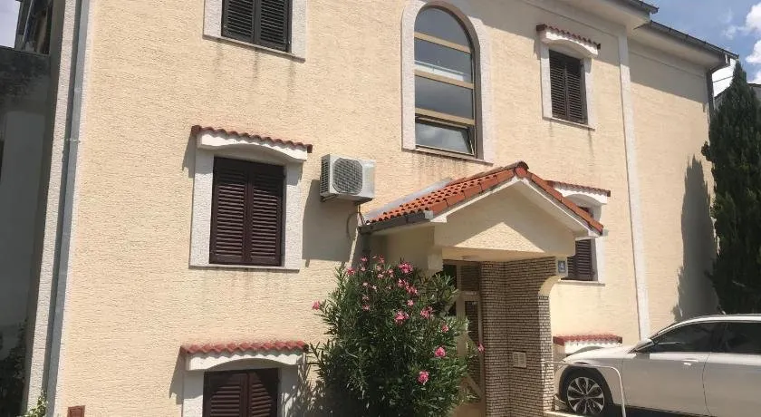 Papalinna Apartment - Image 1