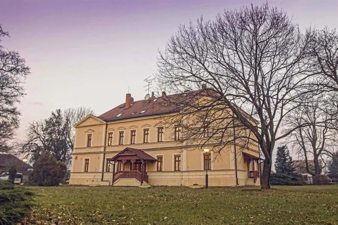 P4W Vadaszkastely Pusztacsalad - Image 1