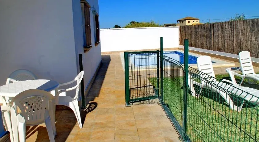 Chalet Playa Roche - Image 1