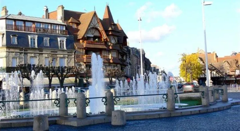 City Plaza - Balcon - Parking Privé - Deauville Centre - Image 1