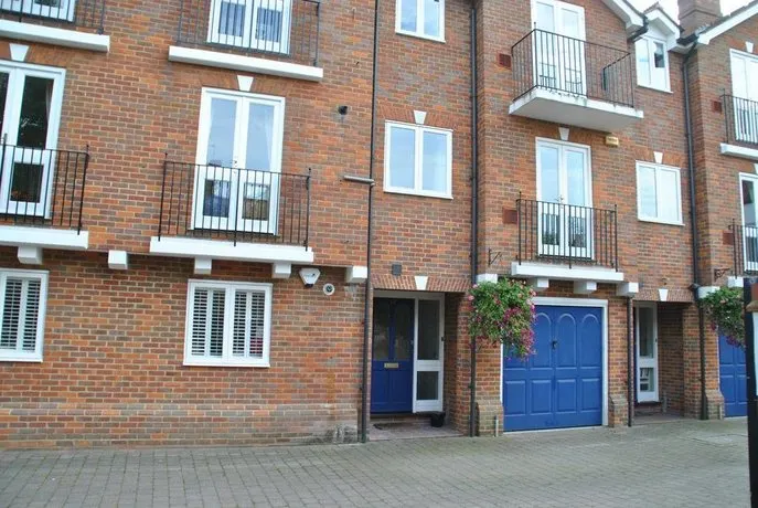 Apartment 17 Kingstable Street - Image 1