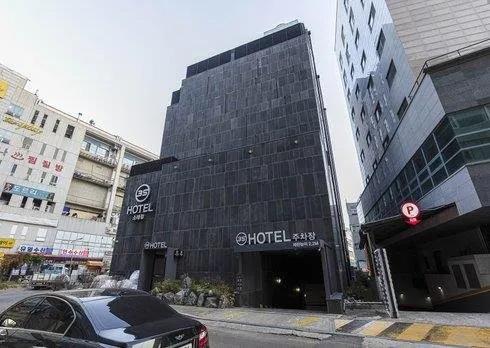 SJ Design Hotel - Image 1
