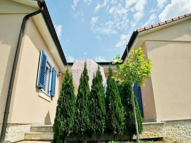 Holiday House Lico - Image 1