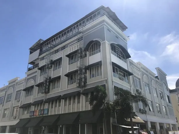Hash Inn Marina - Image 1