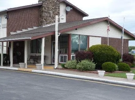 Budget Inn Batavia - Image 1