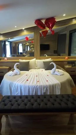Emirtimes Hotel - Image 1