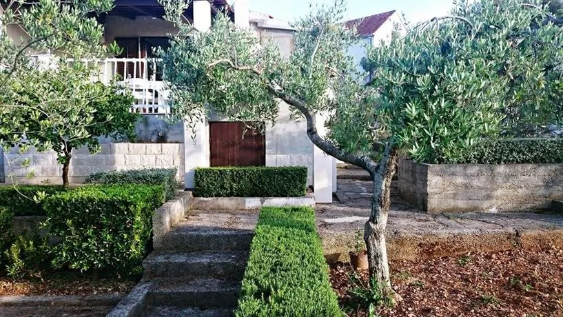 Holiday Home Ornig - Image 1