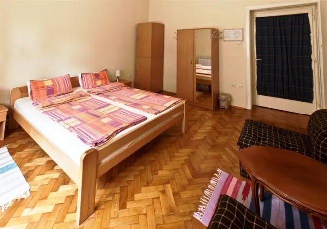 Crossroad Rooms & Apartments - Image 1