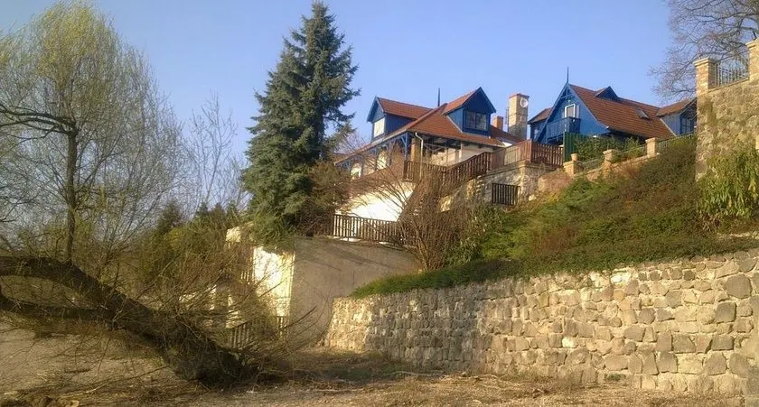 Napraforgo Apartmanhaz - Image 1