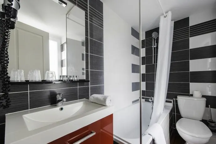 Axe Hotel - Image 1