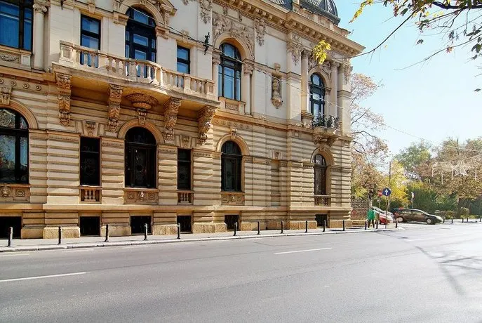 Danube Apartments - Image 1